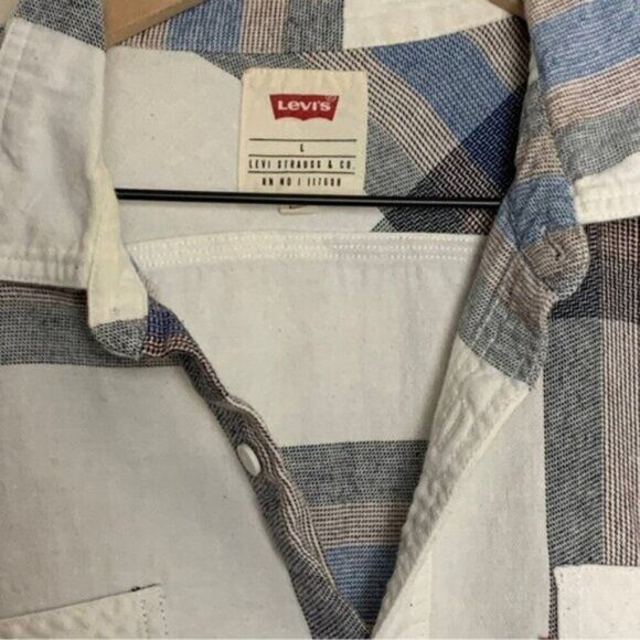 Men’s White and Blue Button Front Plaid Levi’s Flannel Top - Large - Picture 5 of 6